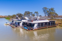 White-Houseboats-3-boats-1