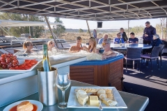 White-Houseboats-spa-top-deck-1